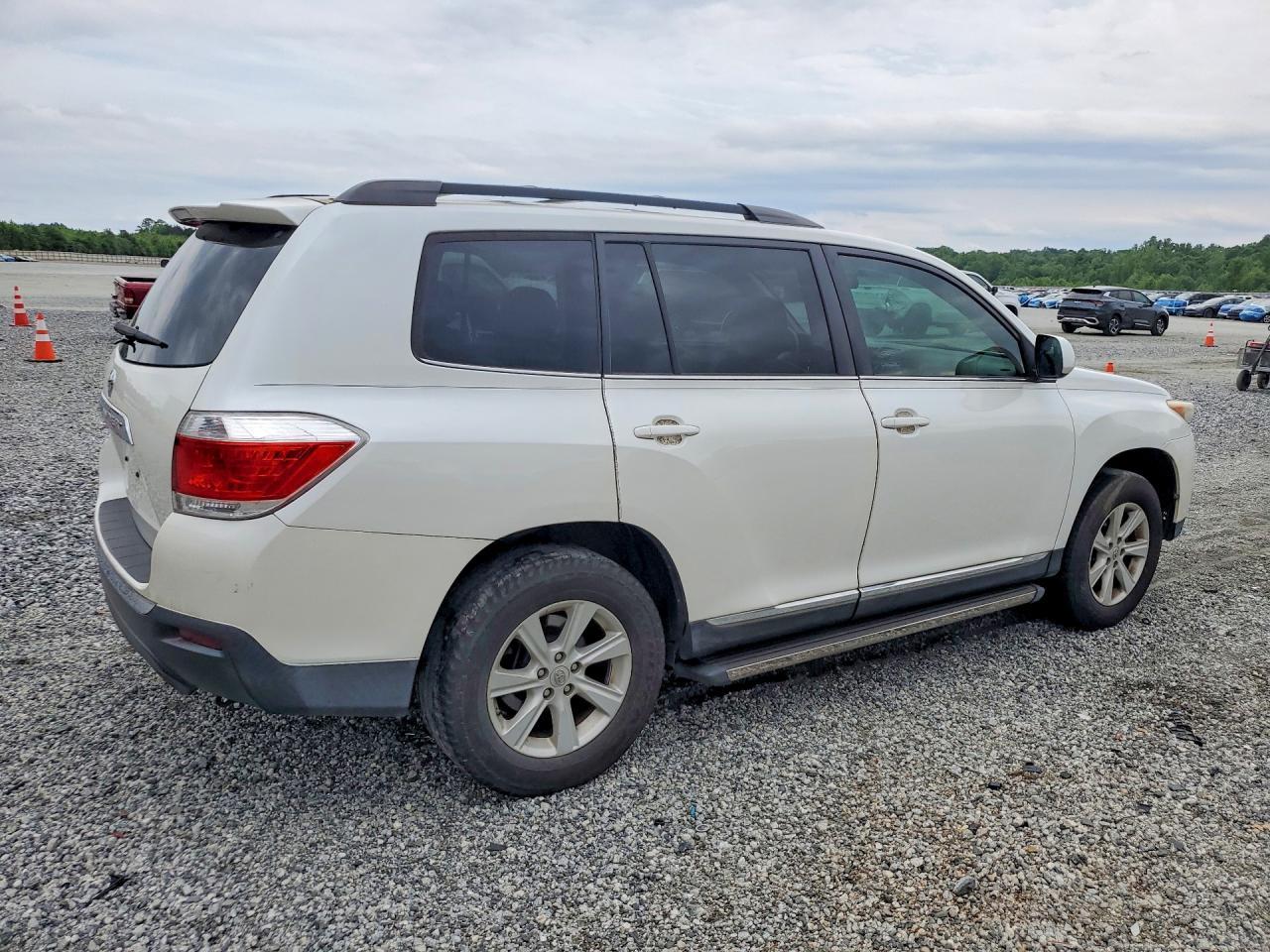 2013 TOYOTA HIGHLANDER