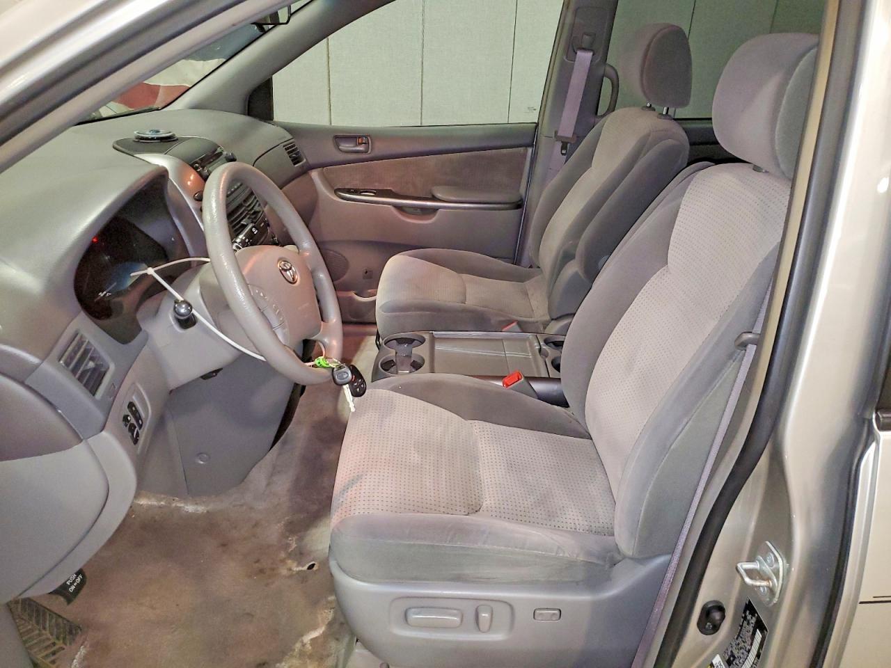 2008 TOYOTA SIENNA