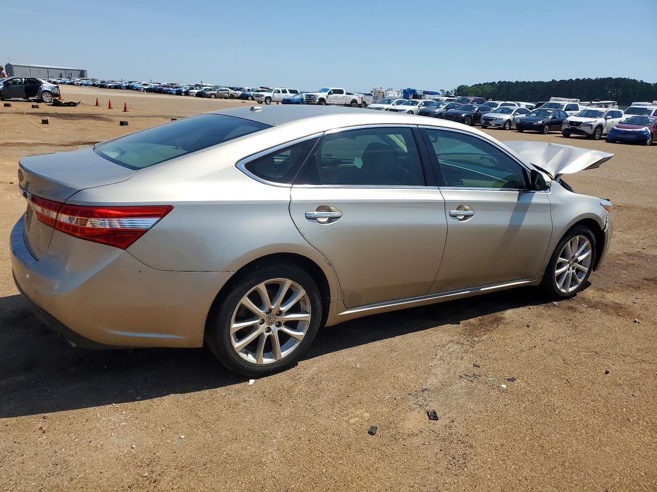 2013 TOYOTA Avalon