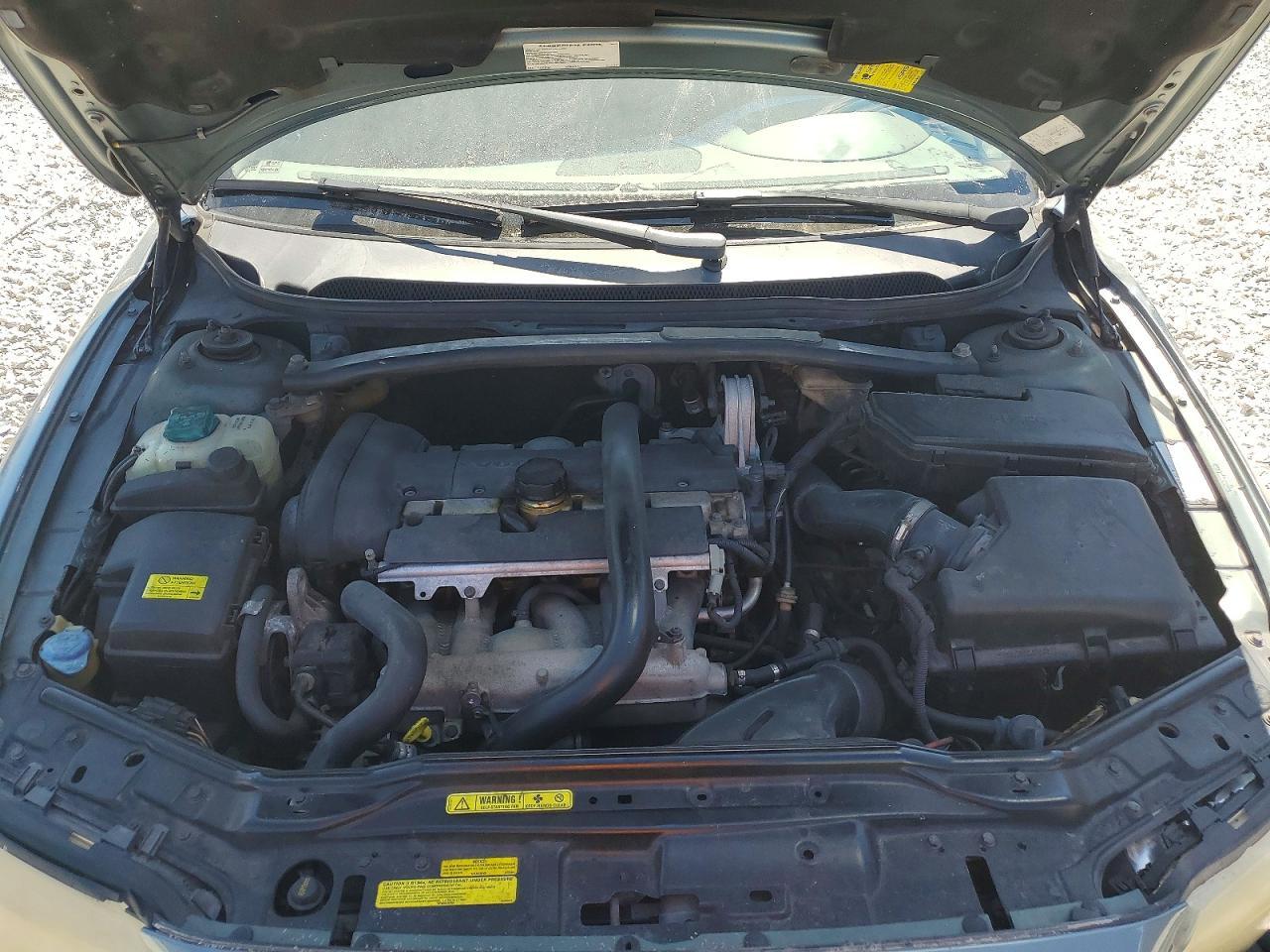 2005 VOLVO V70