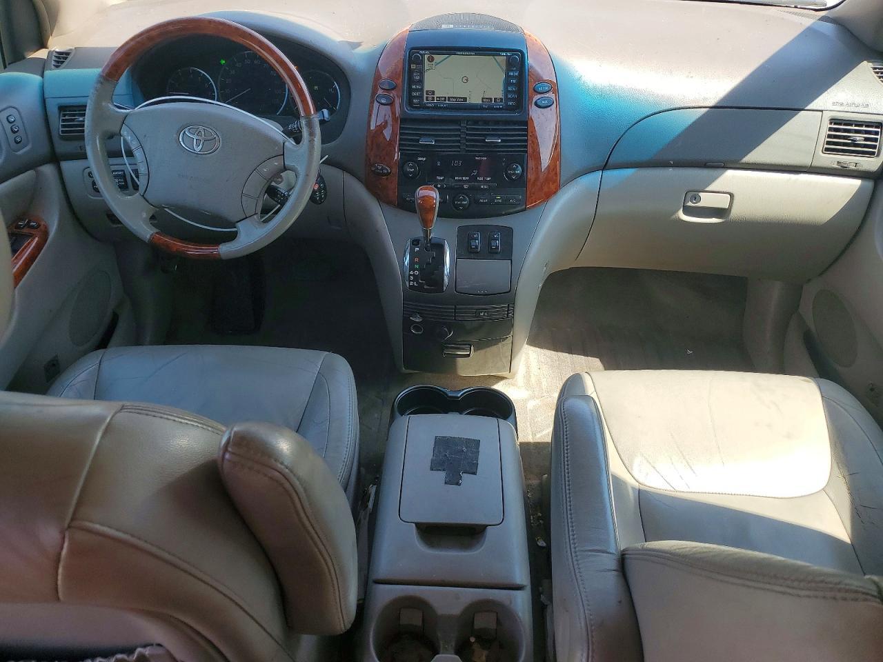 2010 TOYOTA SIENNA