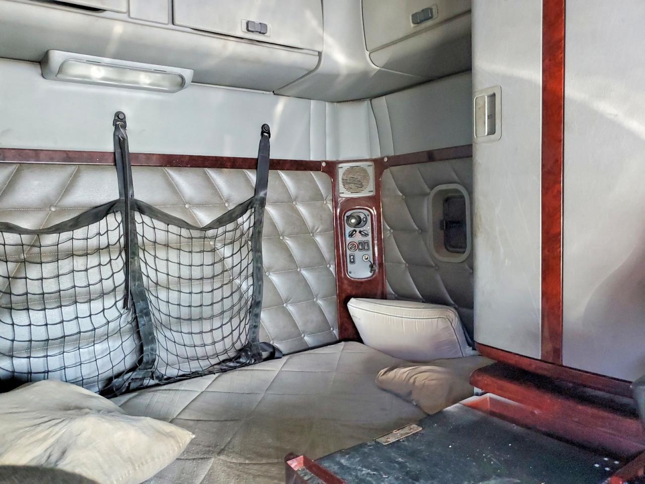2016 FREIGHTLINER Coronado