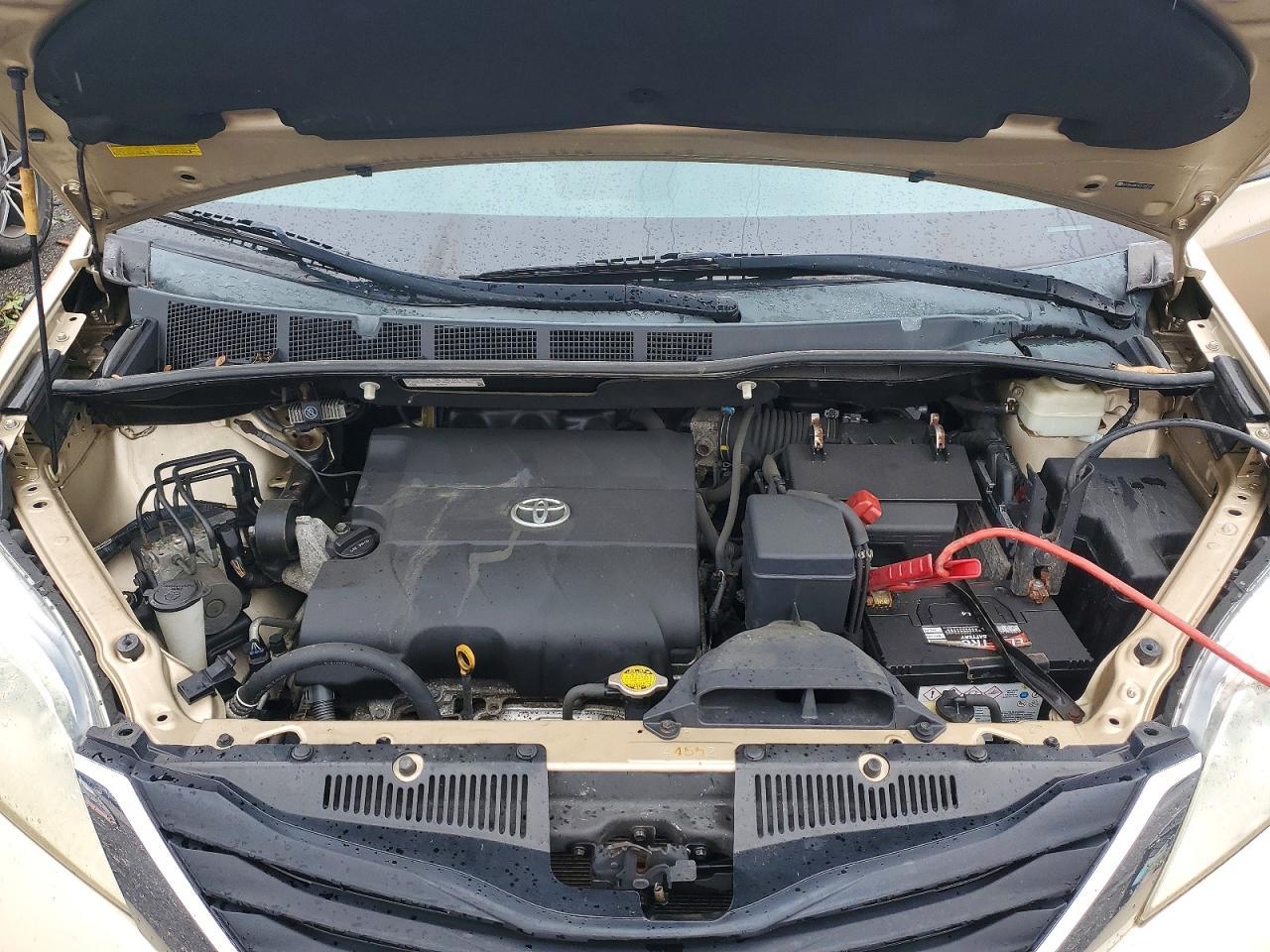 2012 TOYOTA SIENNA