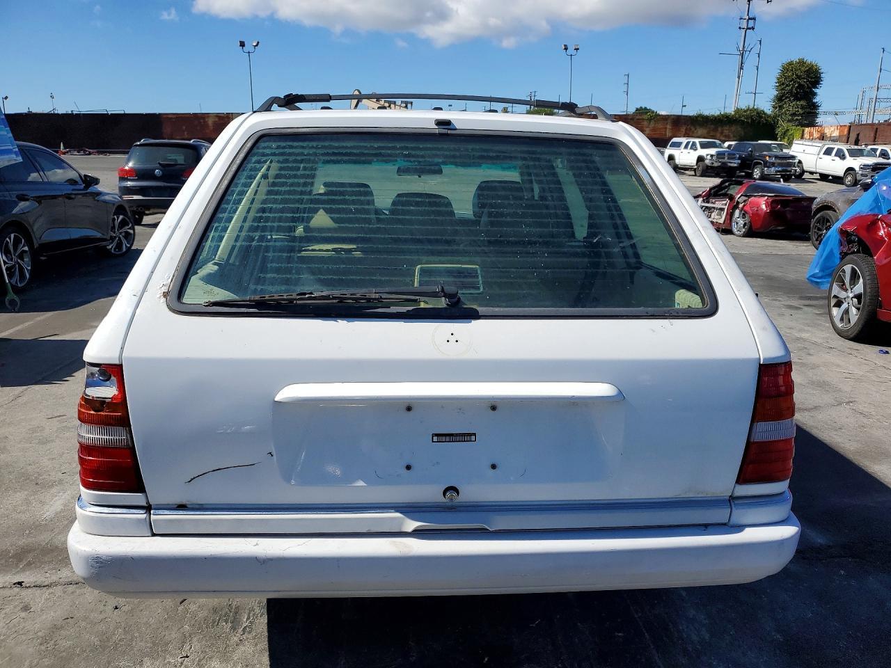 1995 MERCEDES-BENZ E-Class