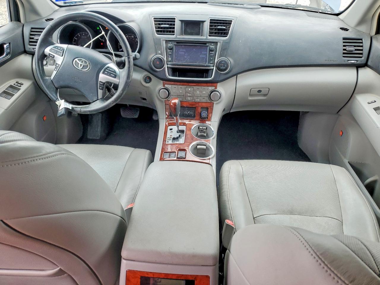 2013 TOYOTA HIGHLANDER