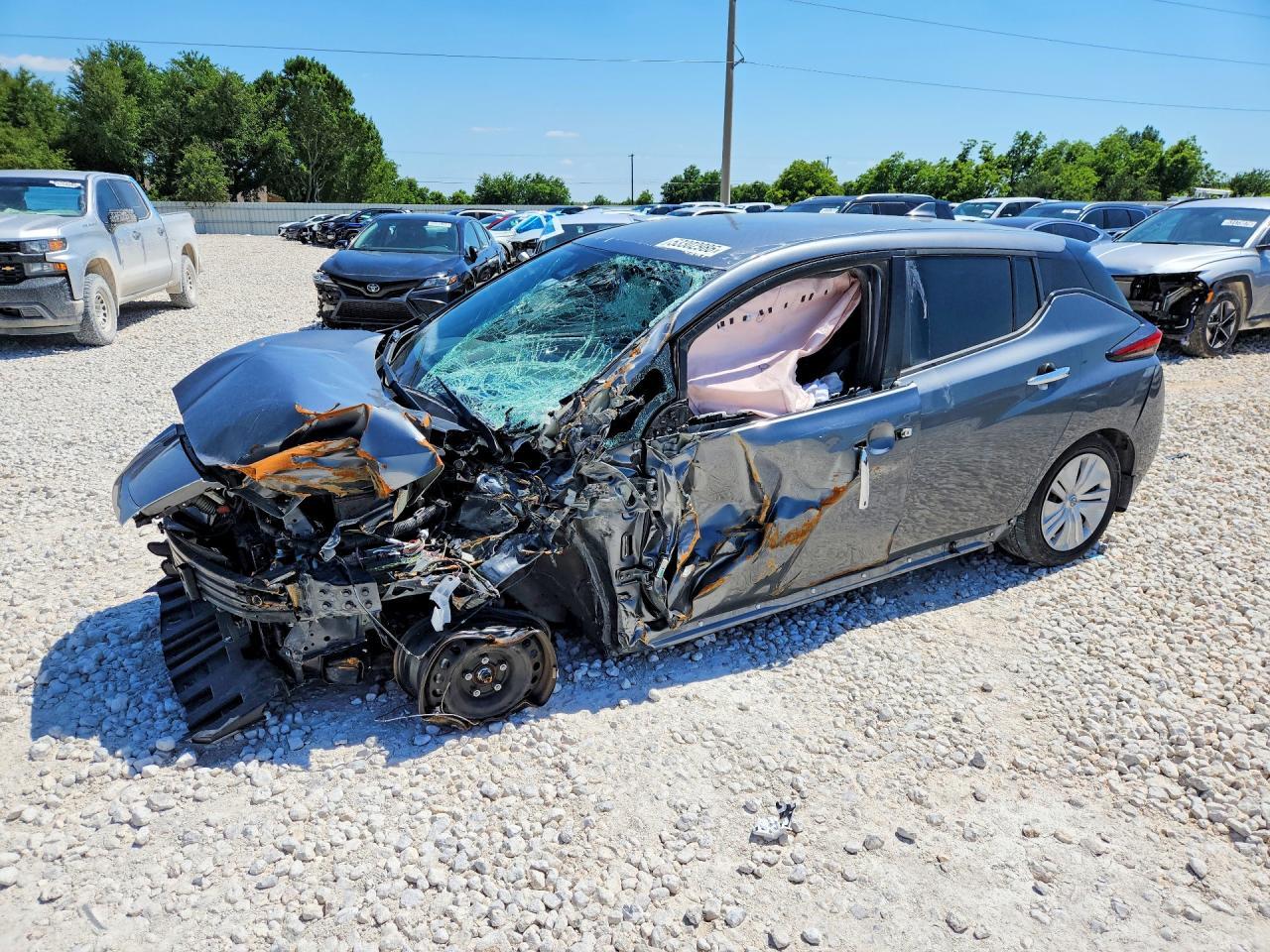 2023 NISSAN LEAF