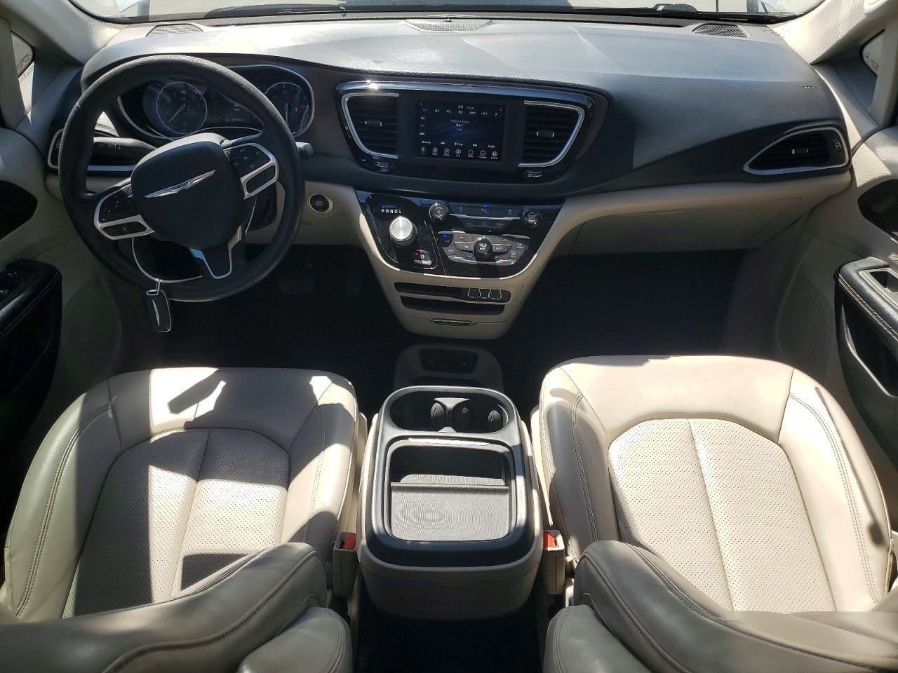 2021 CHRYSLER Voyager