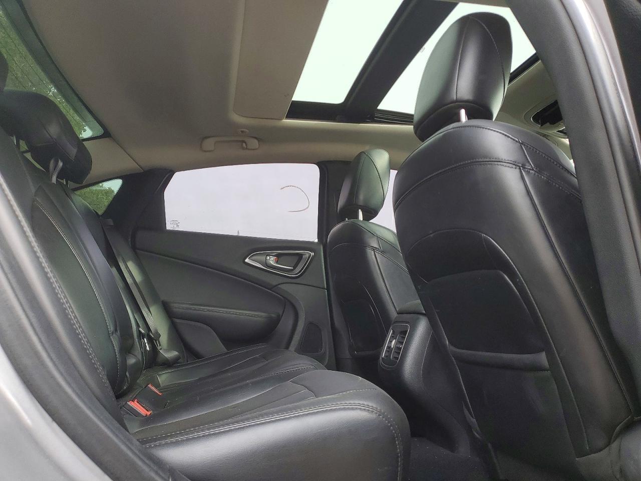 2016 CHRYSLER 200