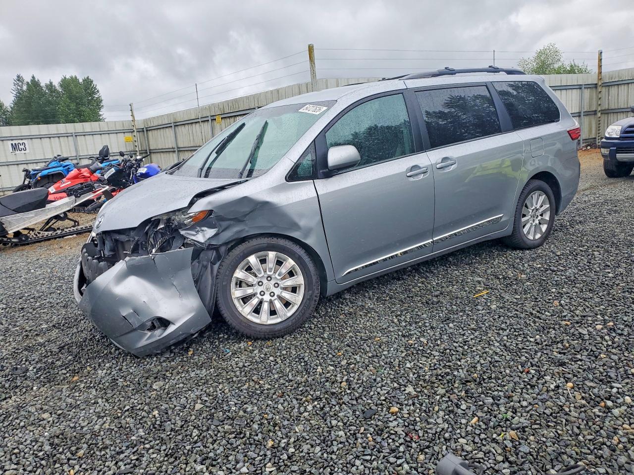 2015 TOYOTA SIENNA