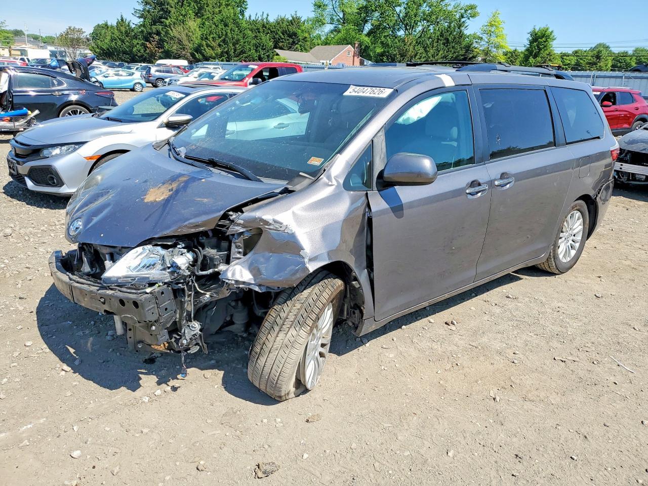 2017 TOYOTA SIENNA