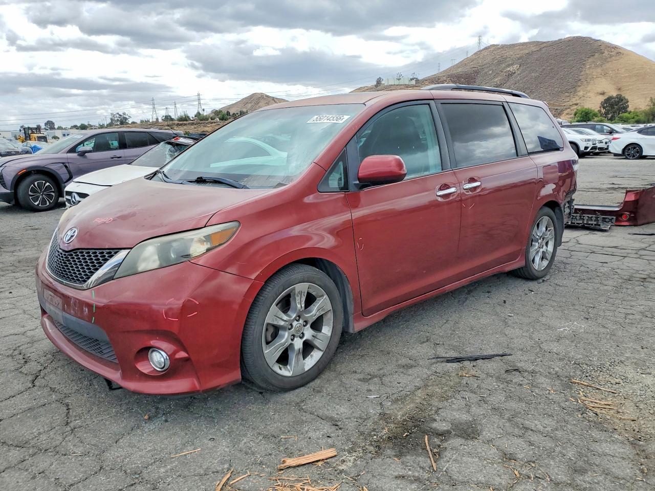 2013 TOYOTA SIENNA