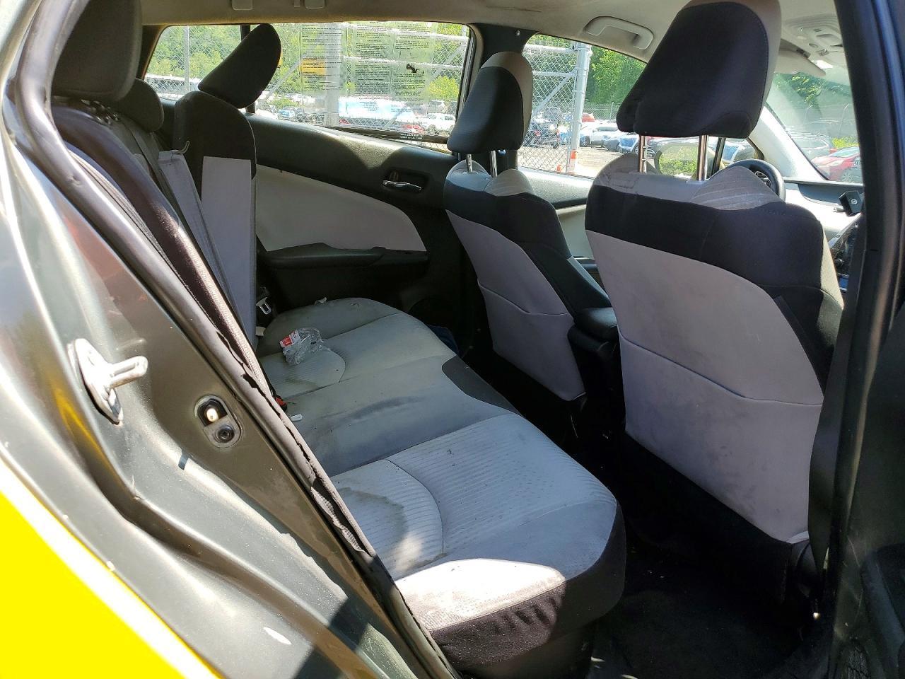 2016 TOYOTA PRIUS
