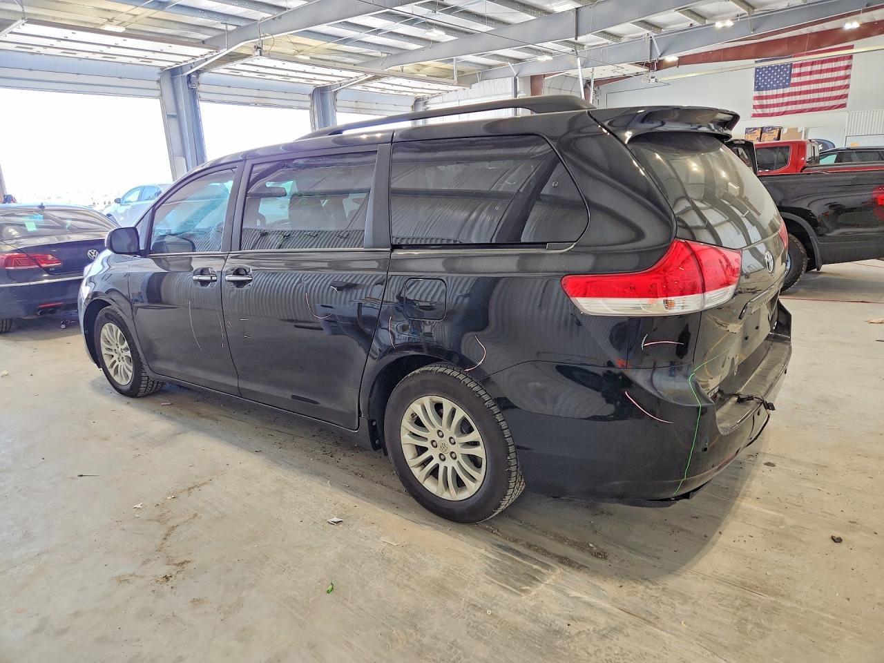 2013 TOYOTA SIENNA