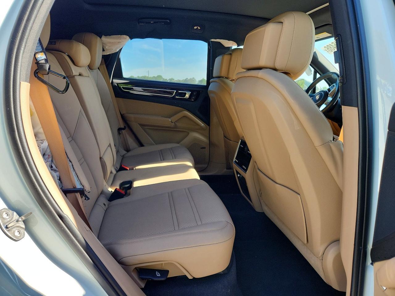2023 PORSCHE CAYENNE