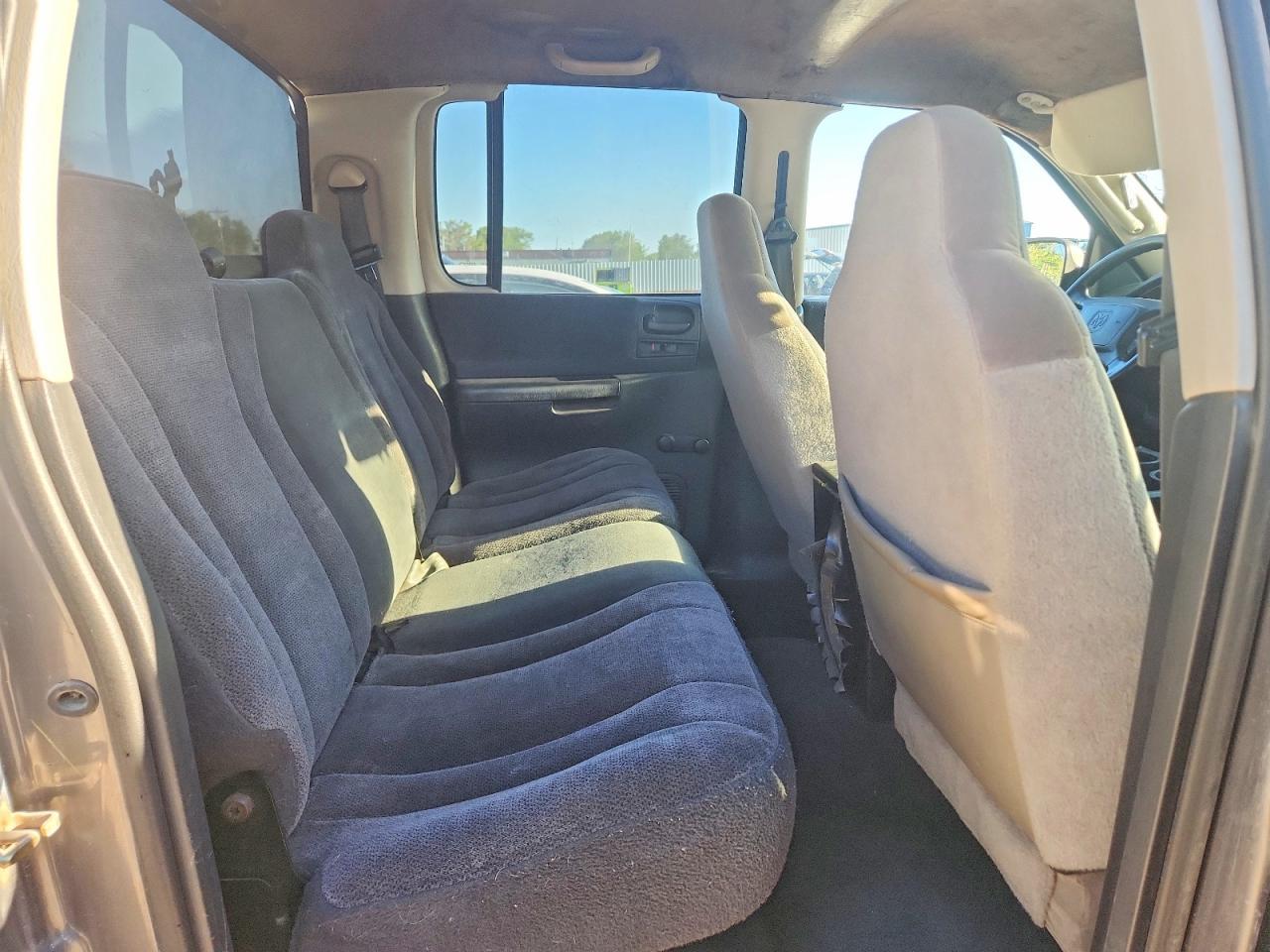 2004 DODGE Dakota