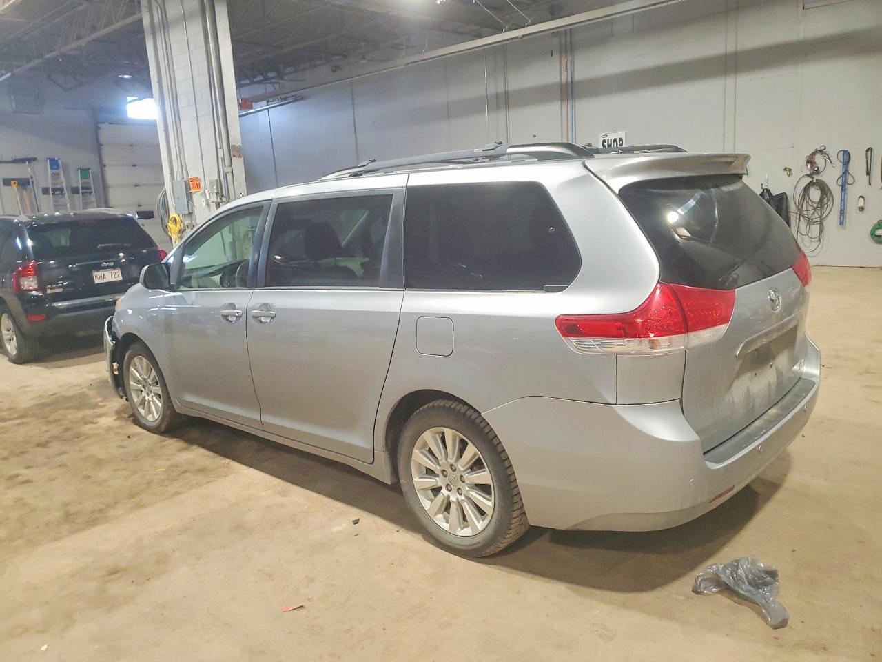 2014 TOYOTA SIENNA