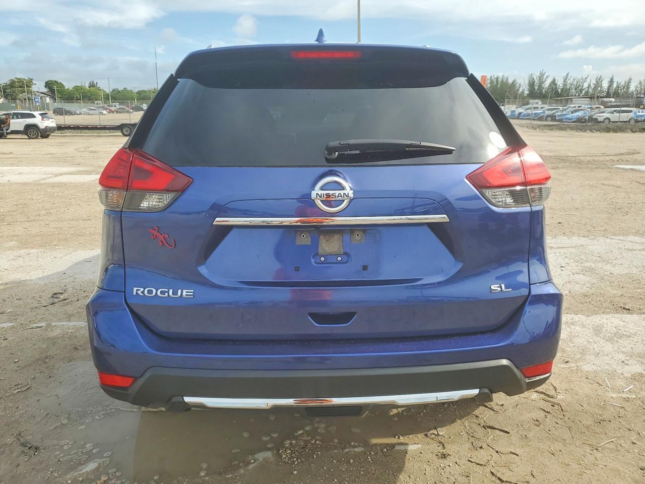 2017 NISSAN ROGUE