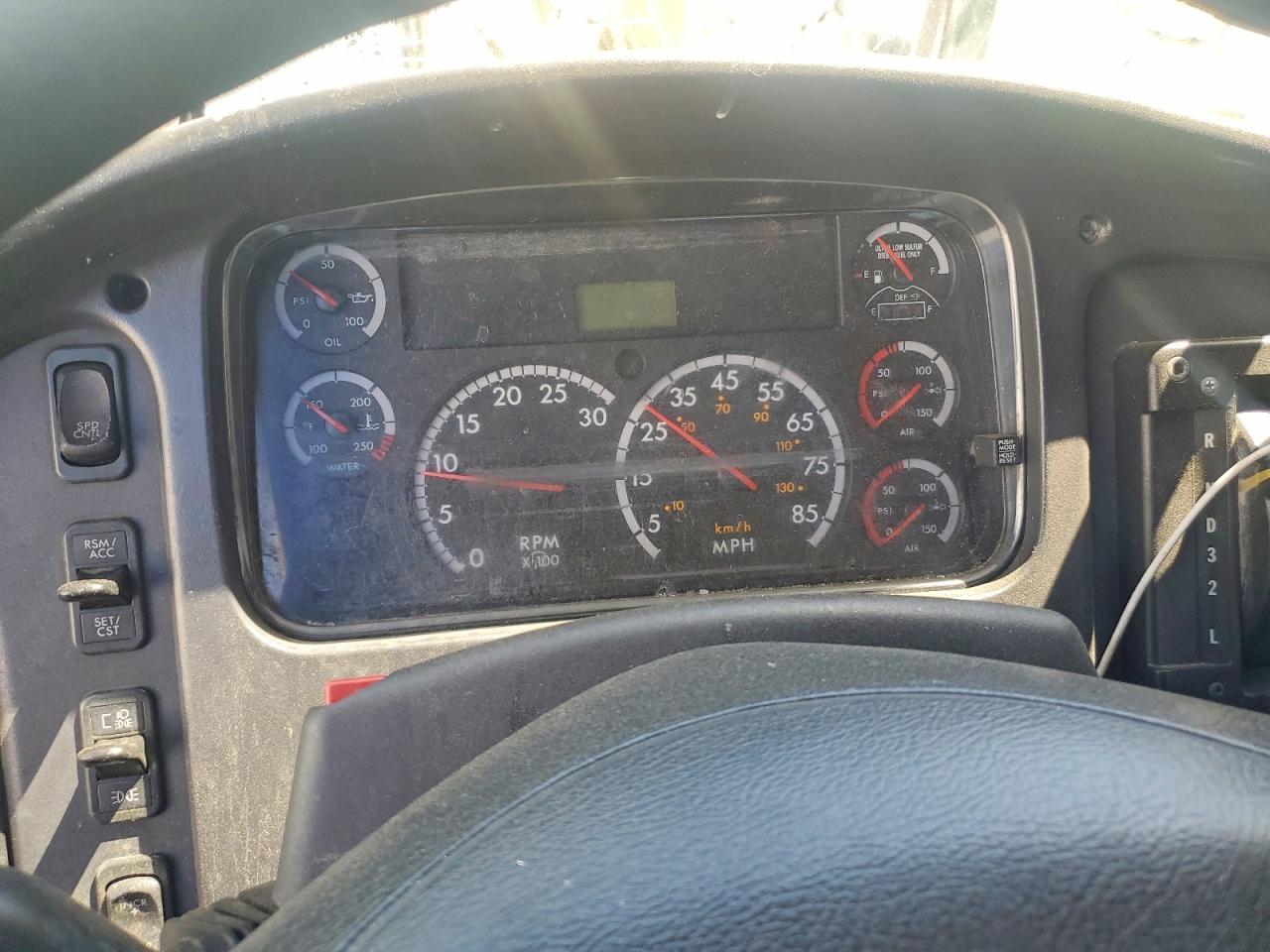 2014 FREIGHTLINER M2 106