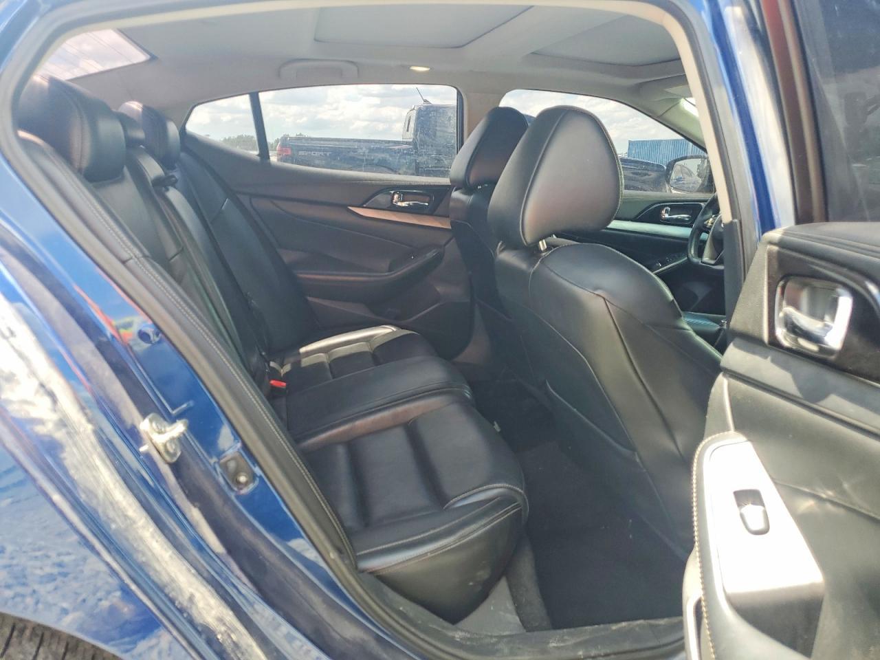 2016 NISSAN Maxima