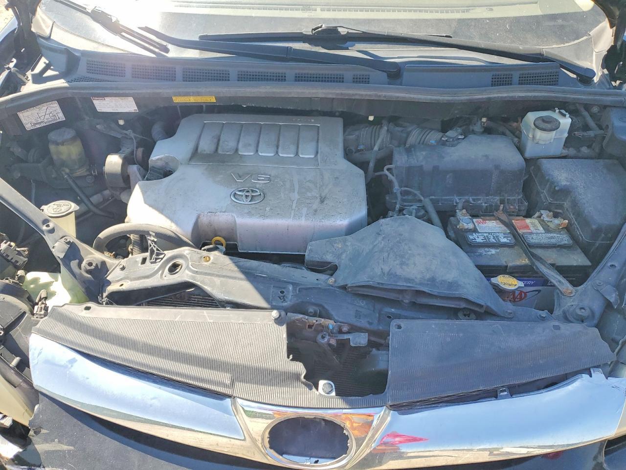 2010 TOYOTA SIENNA