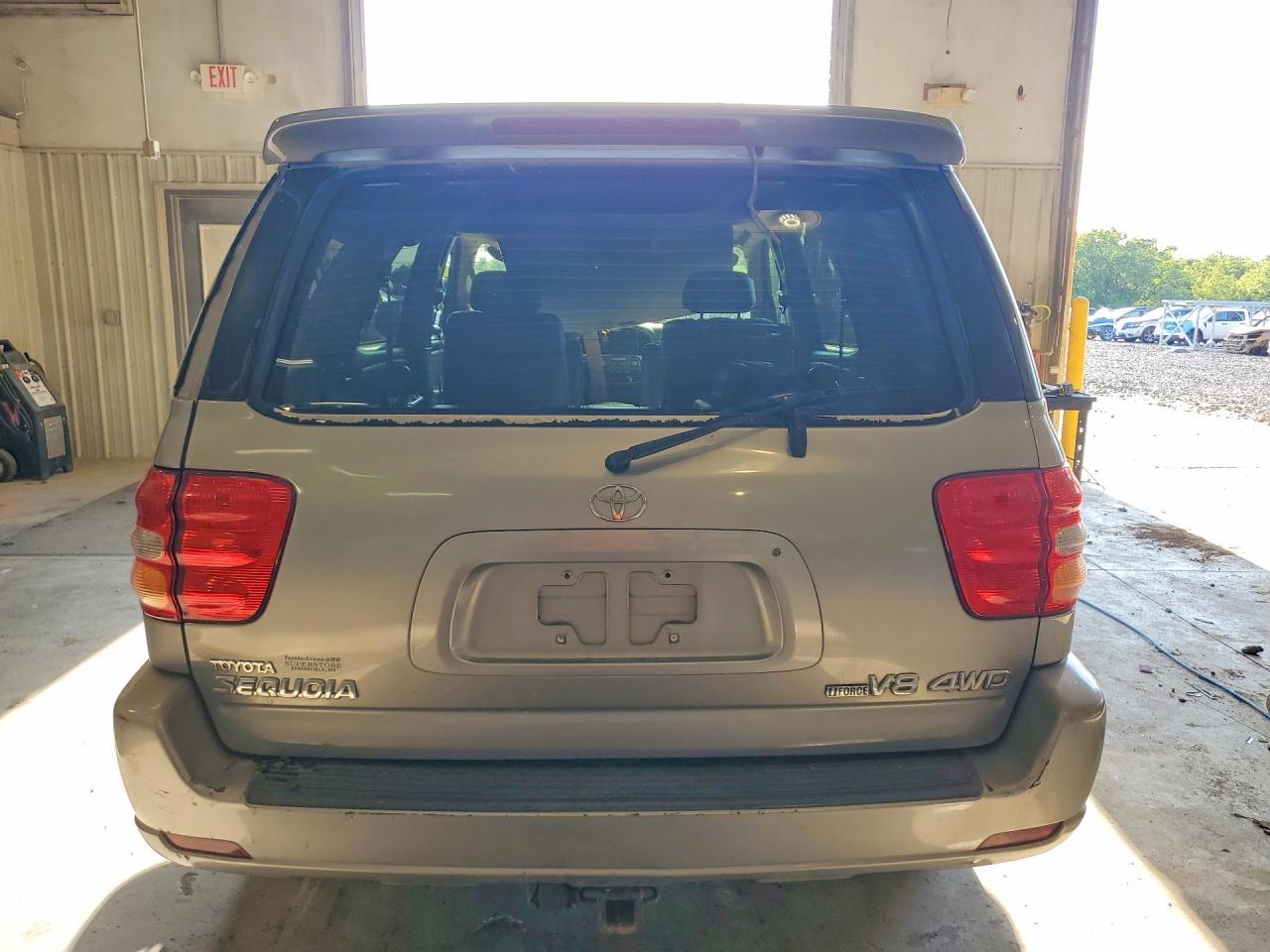 2004 TOYOTA Sequoia