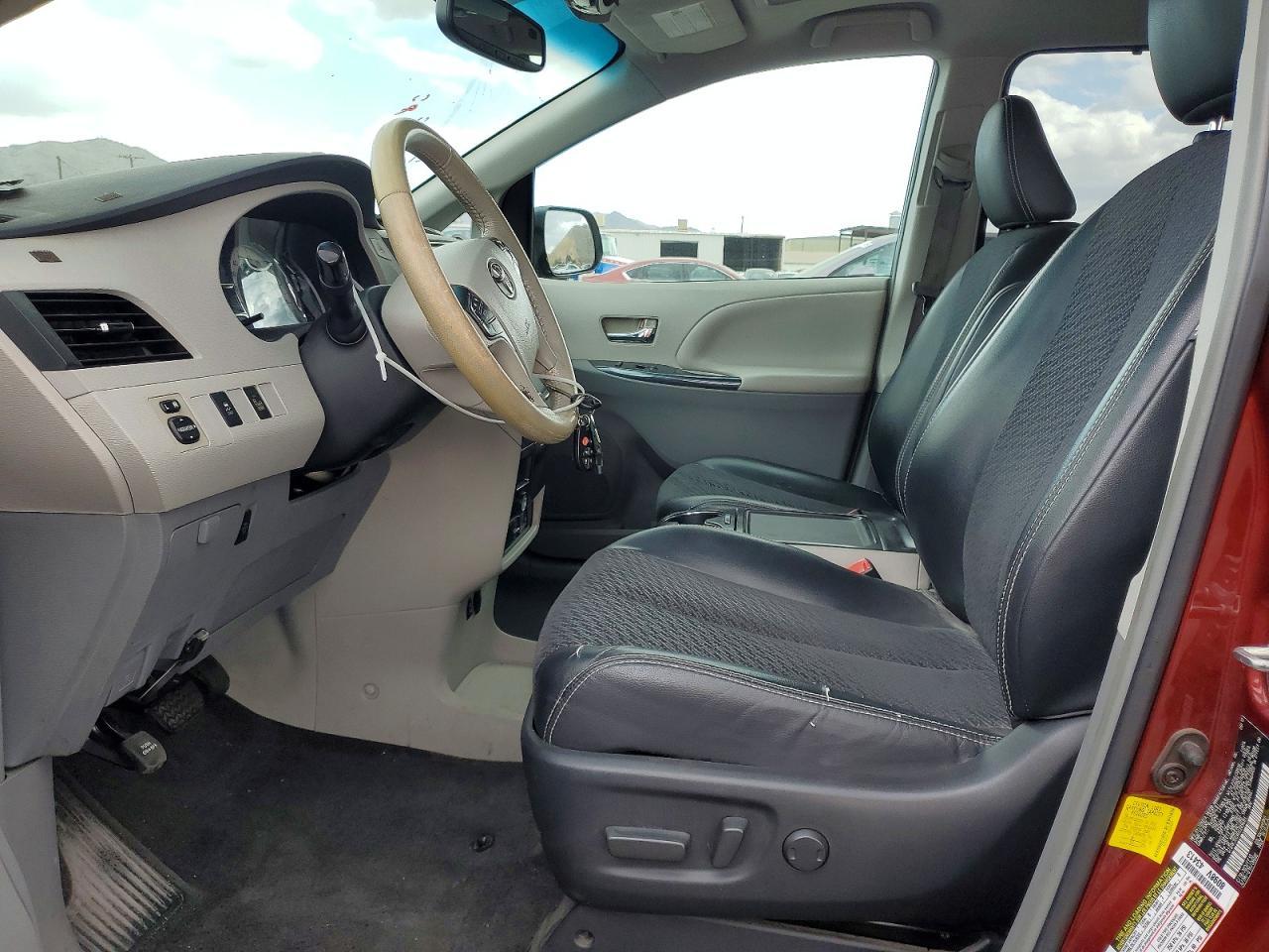 2013 TOYOTA SIENNA