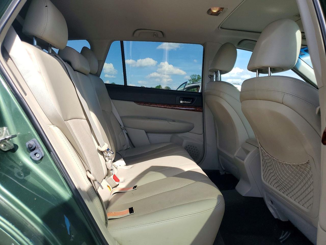 2012 SUBARU Outback