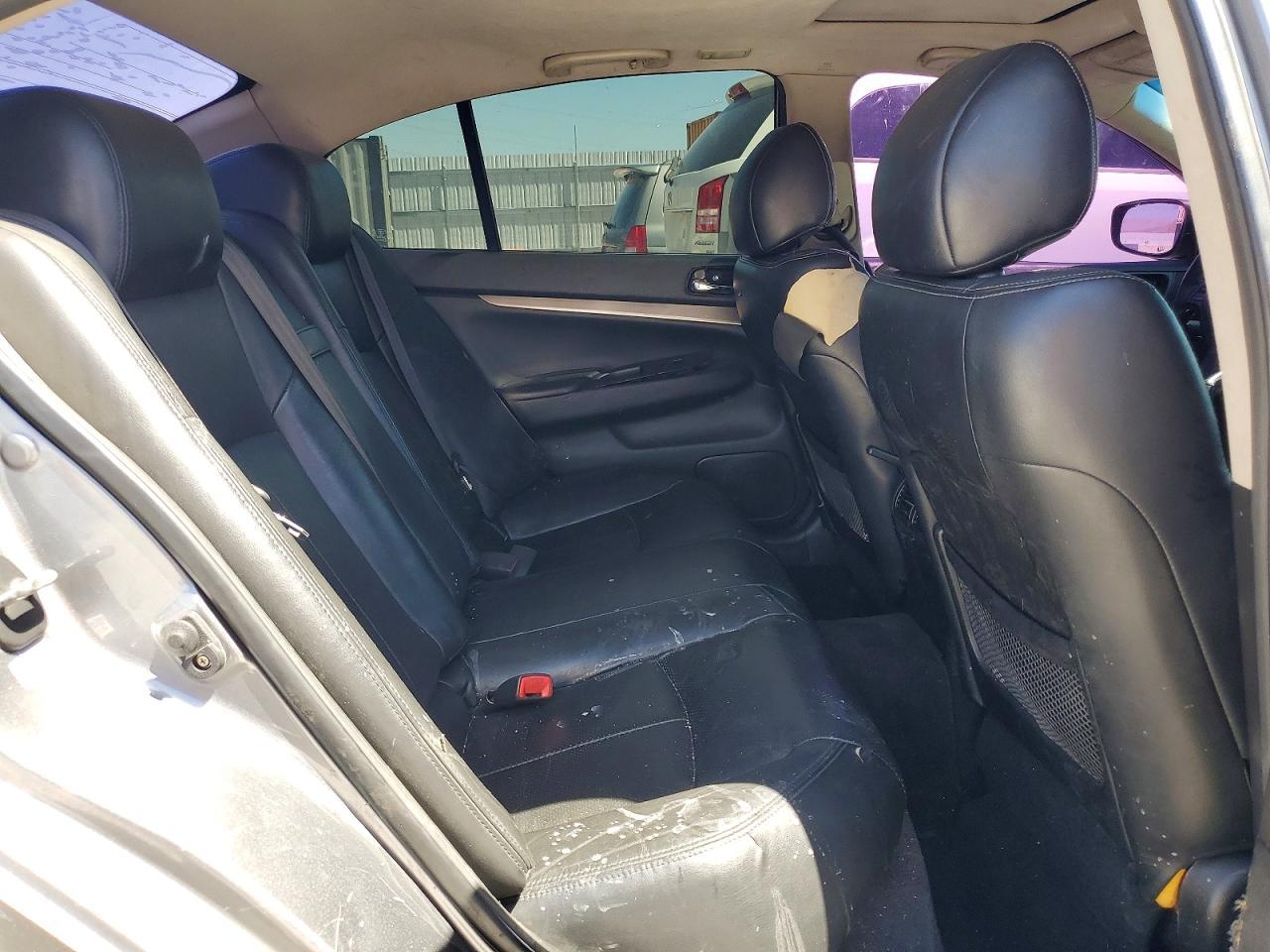 2011 INFINITI G37