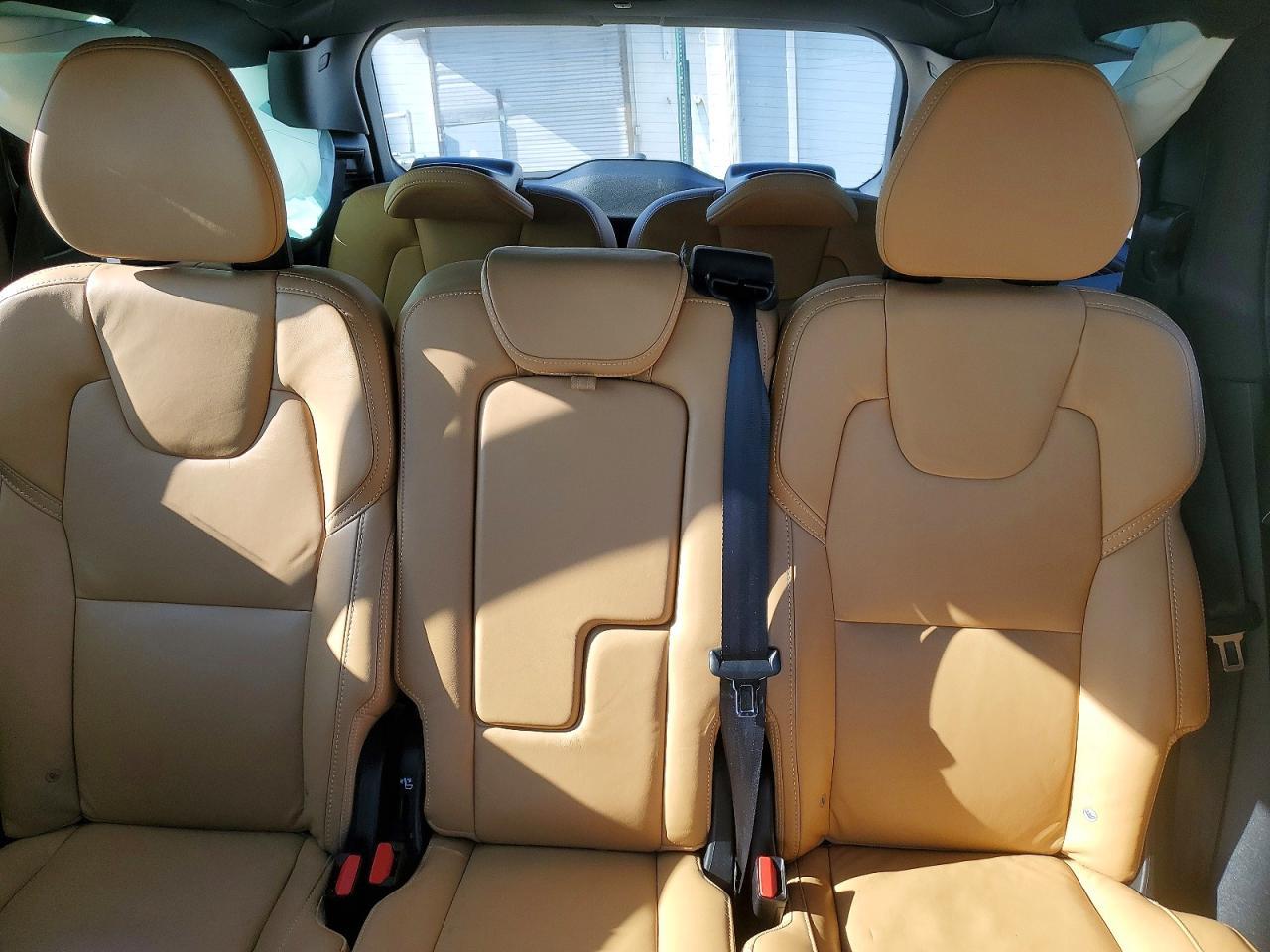 2022 VOLVO XC90