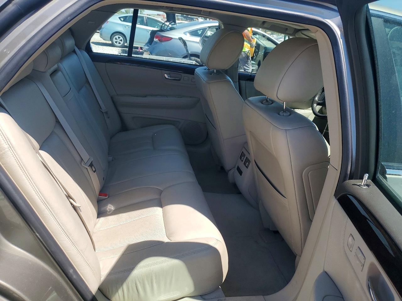 2010 CADILLAC DTS