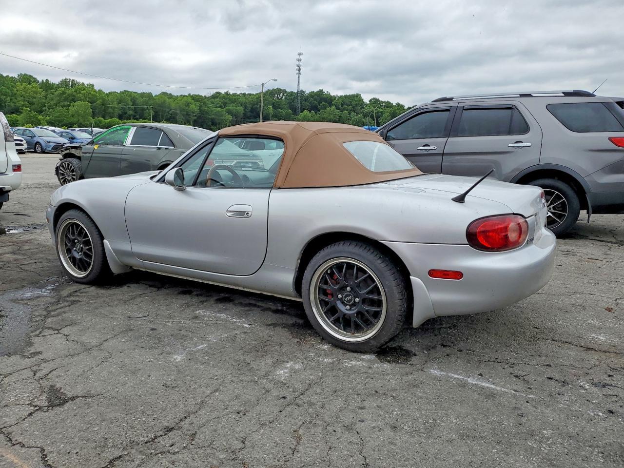 2002 MAZDA MX-5 Miata