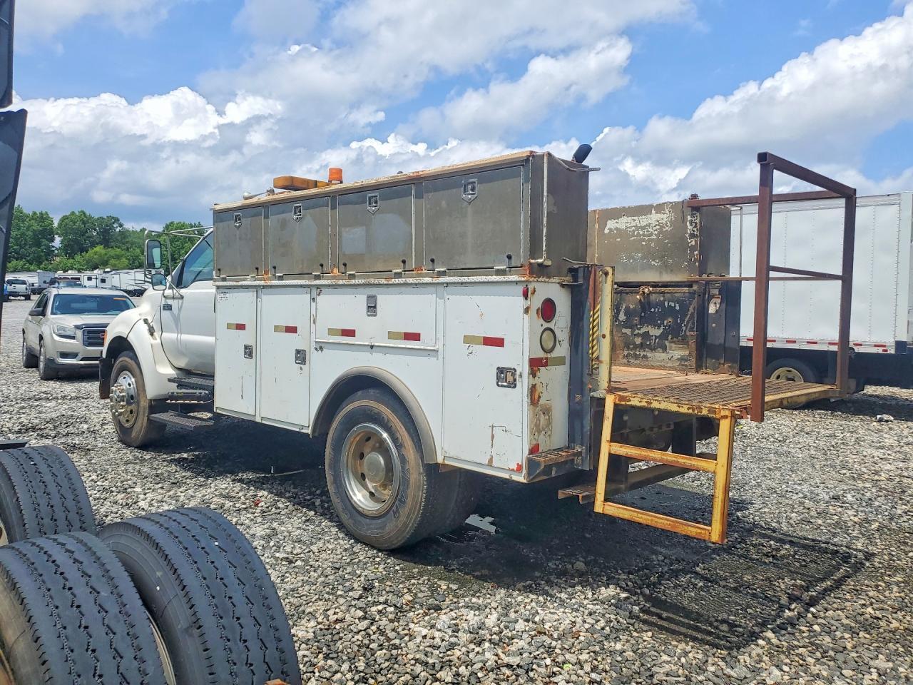 2006 FORD F-650