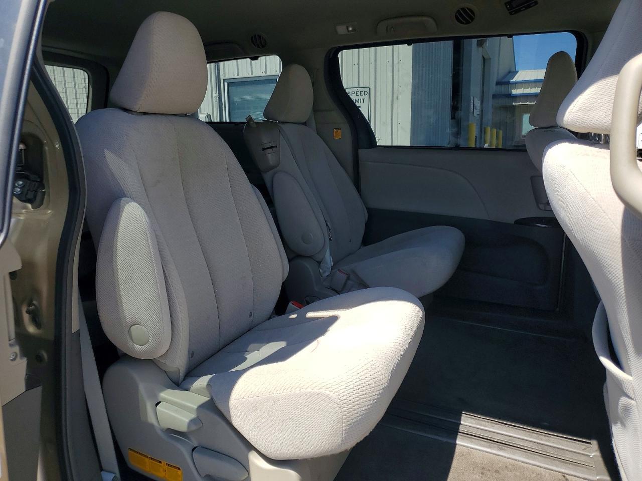 2013 TOYOTA SIENNA