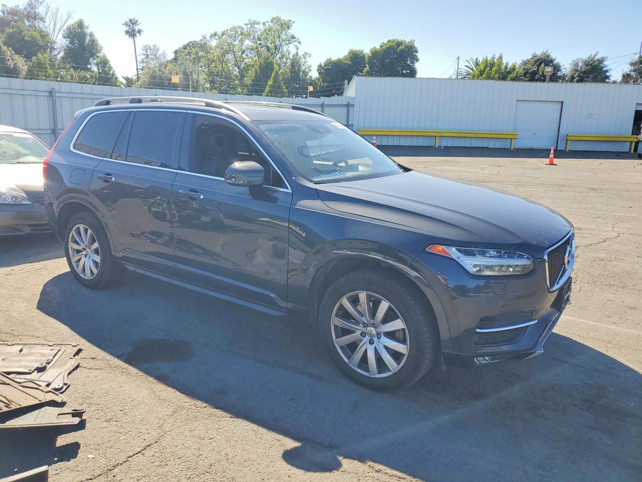2016 VOLVO XC90