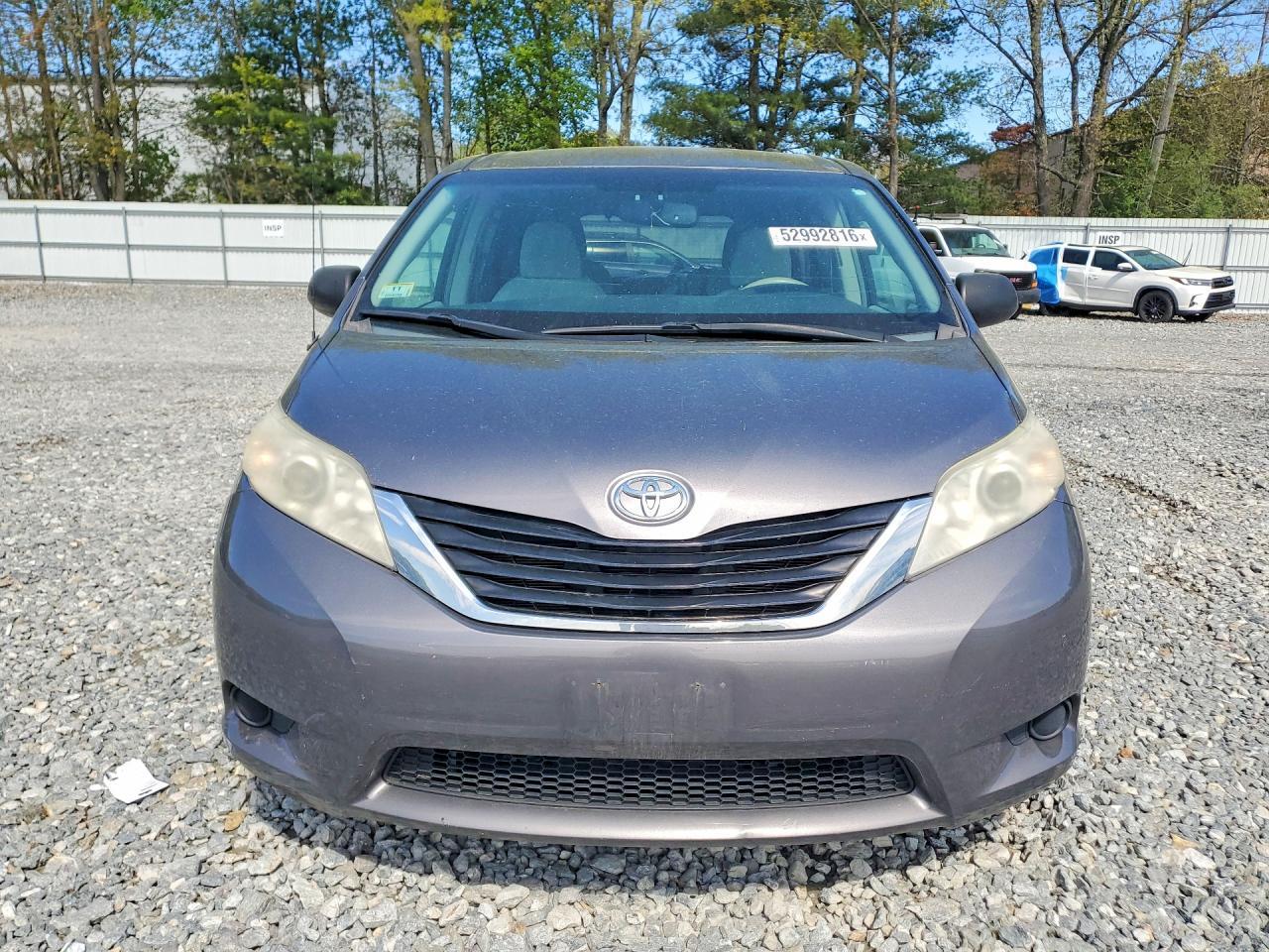 2011 TOYOTA SIENNA