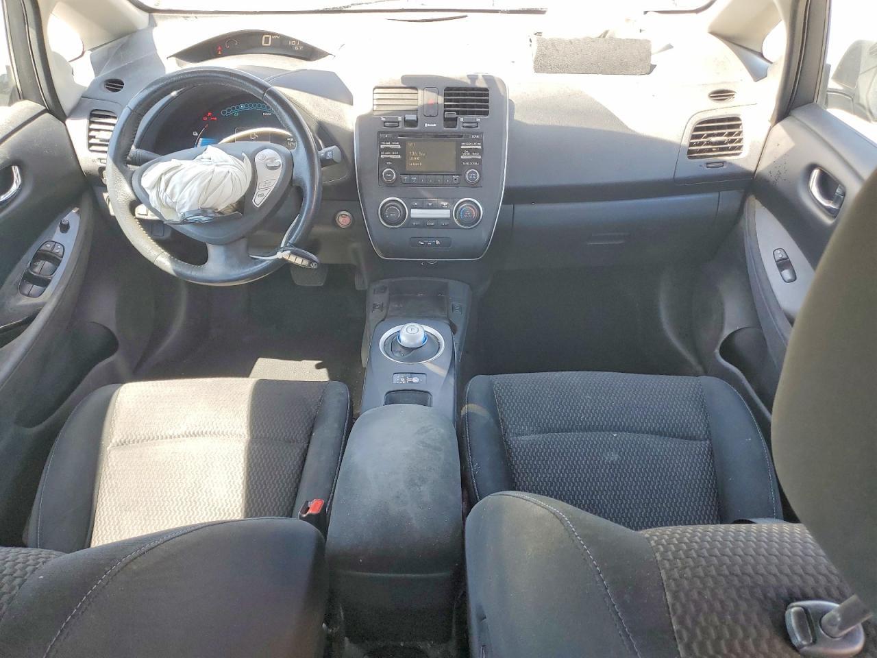 2015 NISSAN LEAF