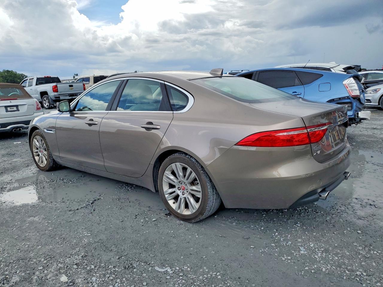 2017 JAGUAR XF