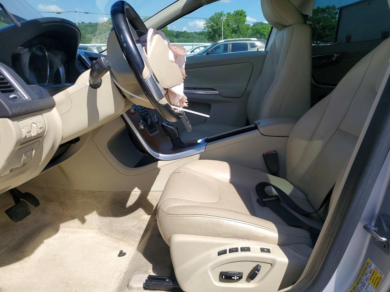2015 VOLVO XC60