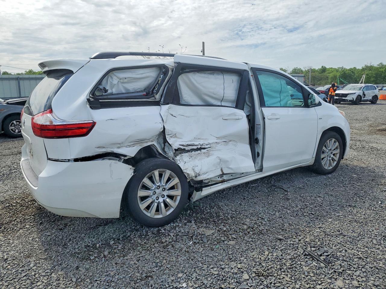 2016 TOYOTA SIENNA