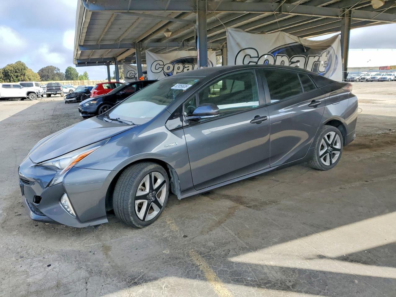 2016 TOYOTA PRIUS