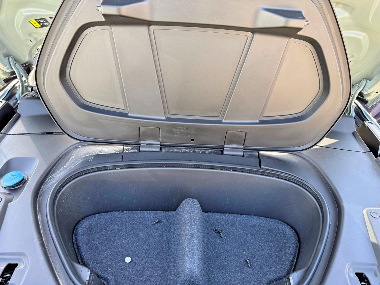 2024 VOLVO C40