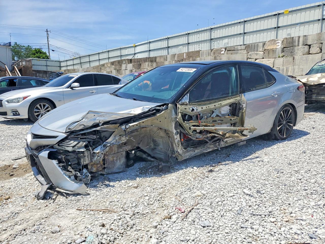 2018 TOYOTA CAMRY
