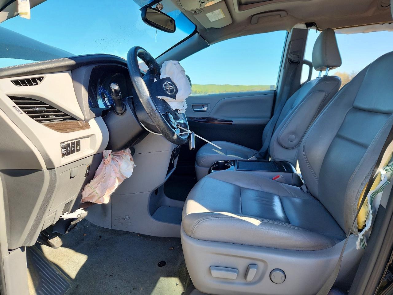 2016 TOYOTA SIENNA
