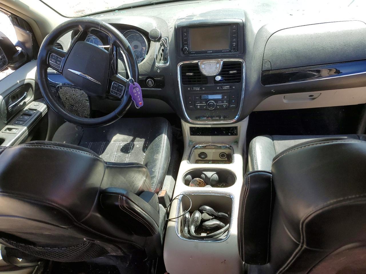 2016 CHRYSLER Town & Country