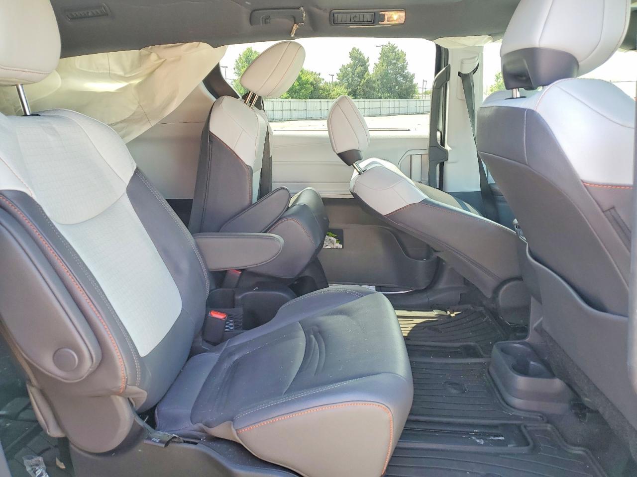 2024 TOYOTA SIENNA