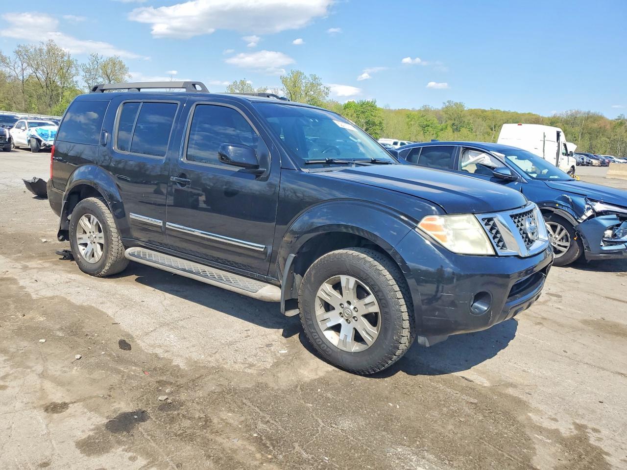 2011 NISSAN PATHFINDER