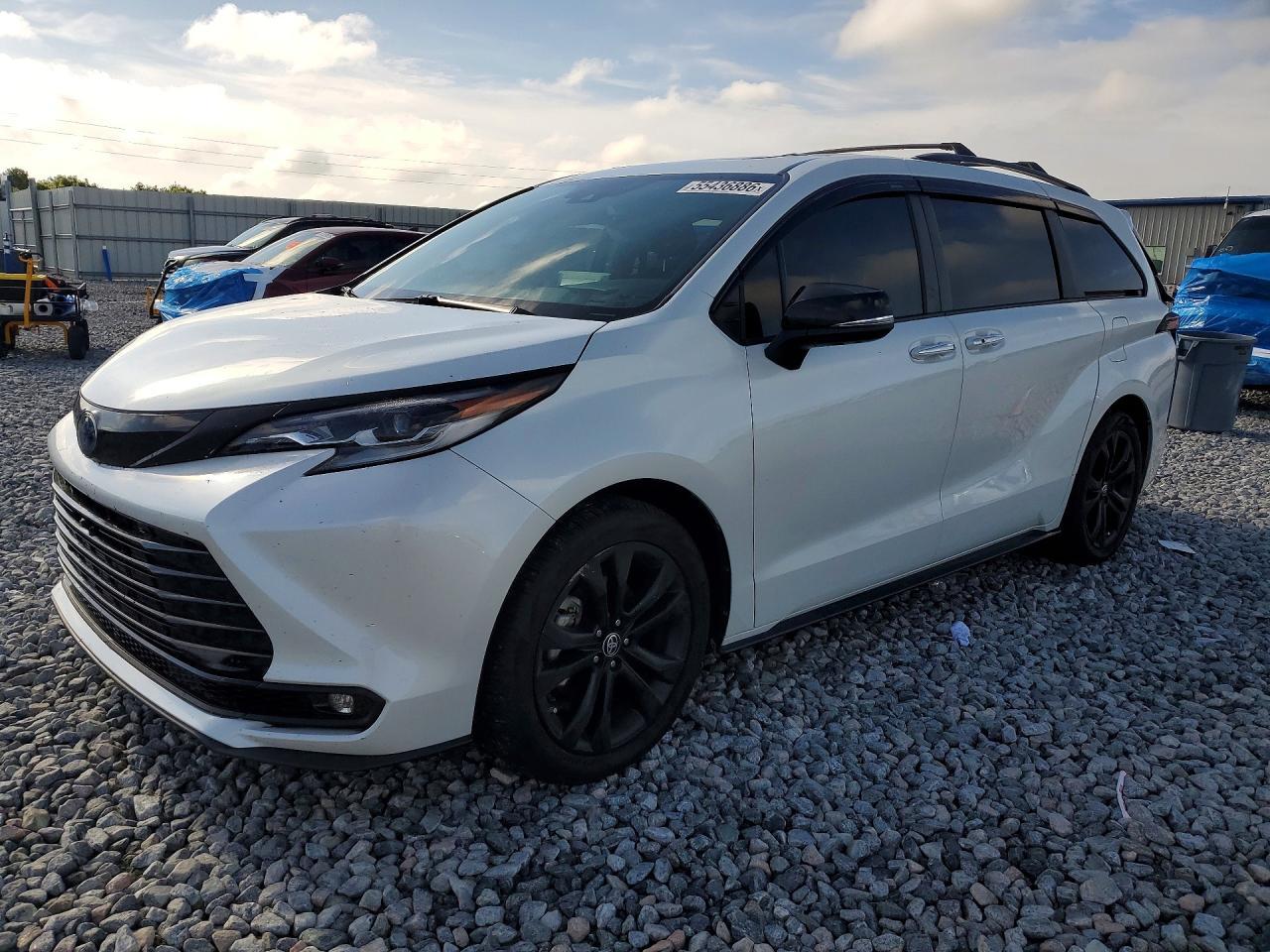 2022 TOYOTA SIENNA