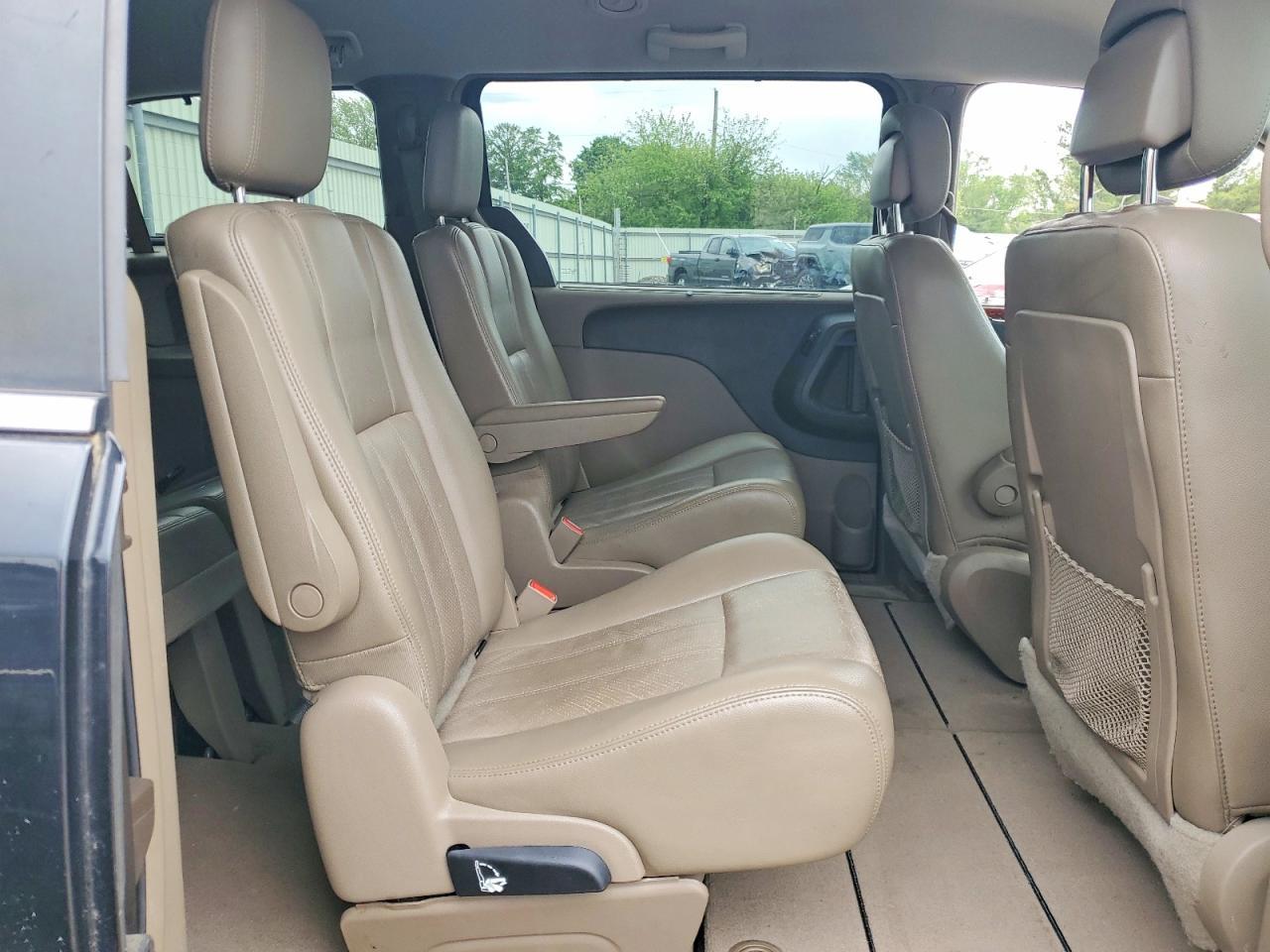 2012 CHRYSLER Town & Country