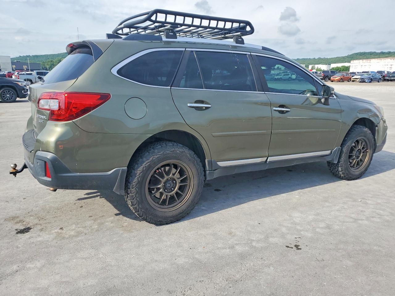 2018 SUBARU Outback