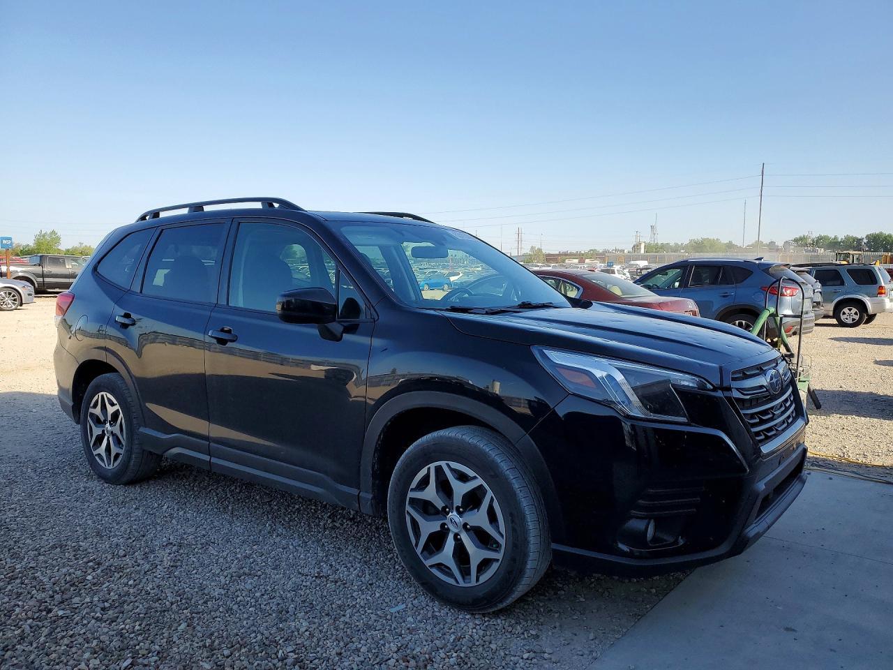 2022 SUBARU FORESTER